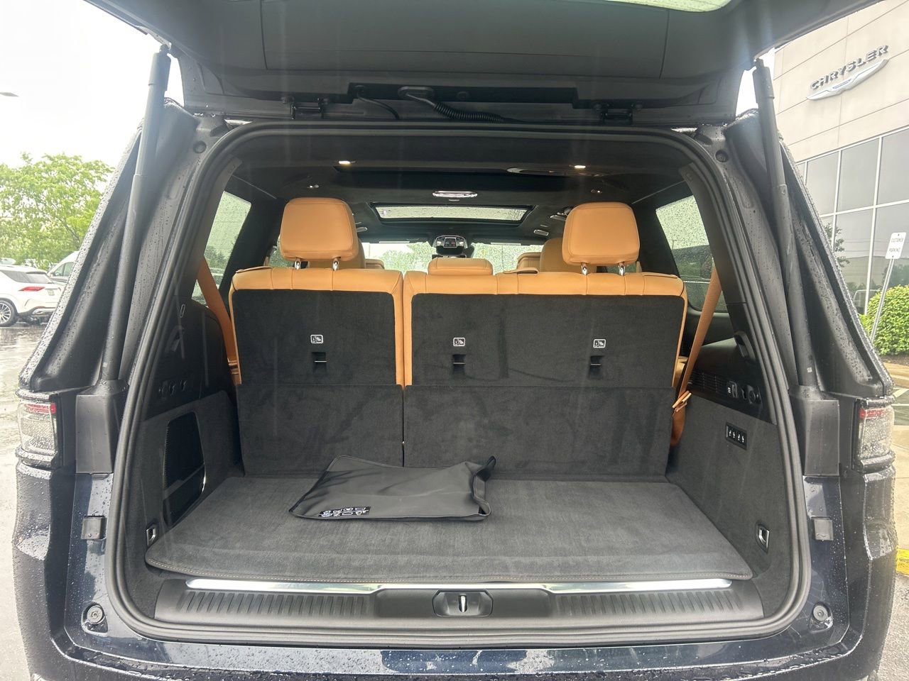 Used 2025 Jeep Grand Wagoneer Series III w/ Rear Seat Video Group 1 AWD/4WD image 13