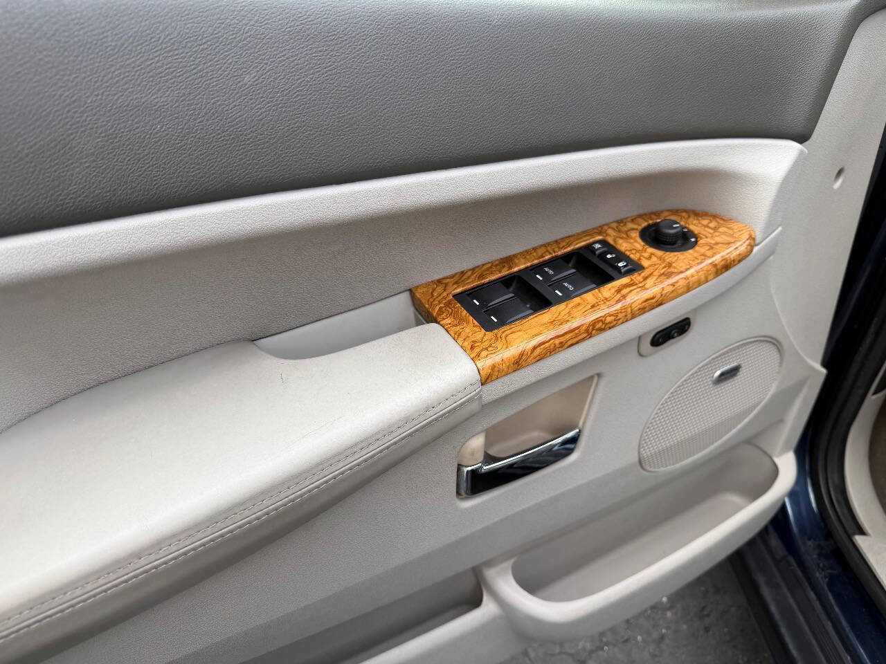 Used 2009 Jeep Grand Cherokee Limited w/ Quadra-Drive II 4X4 Group image 6