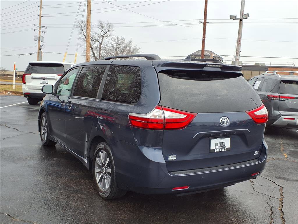 Used 2019 Toyota Sienna AWD image 2