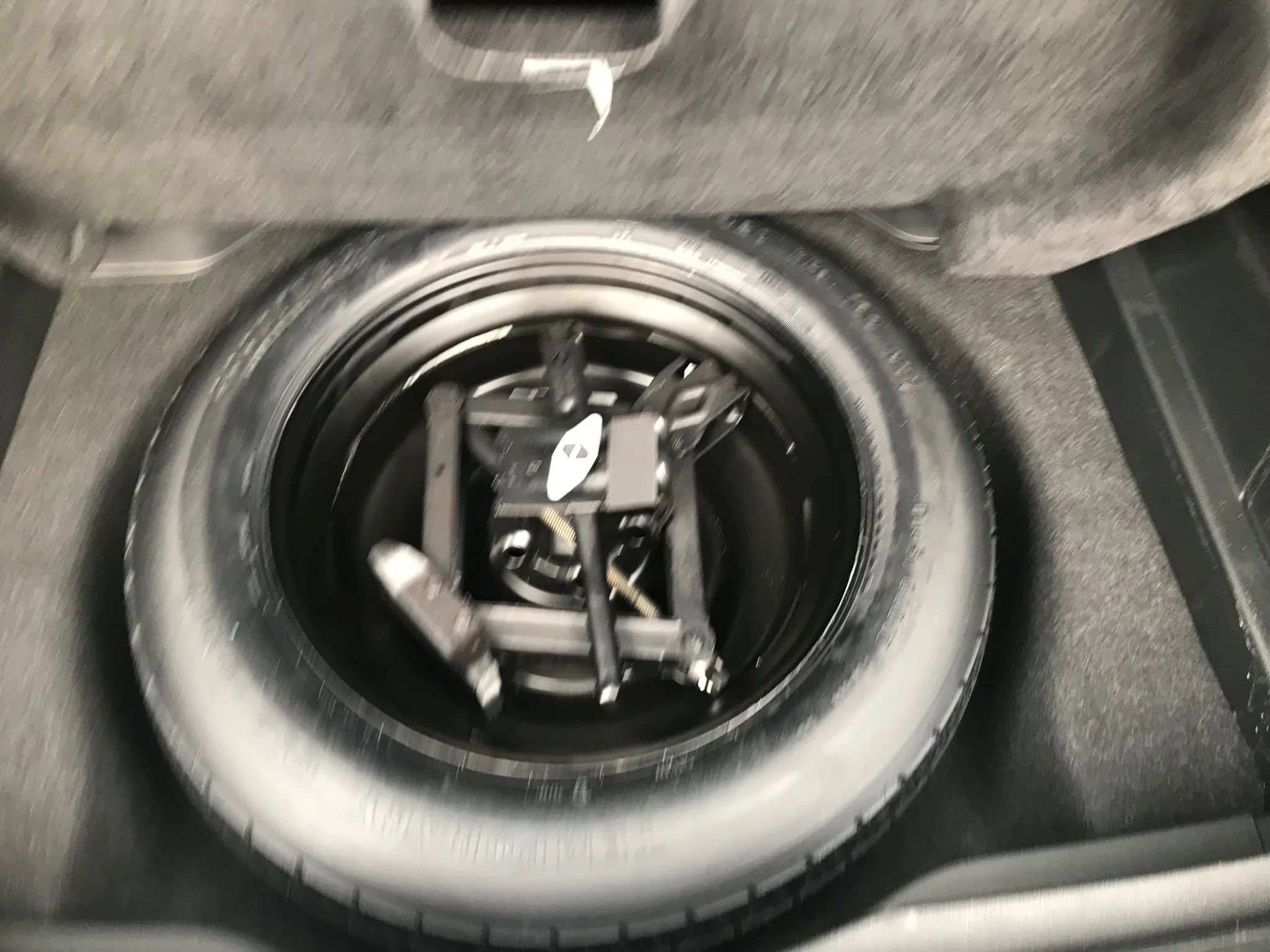 Used 2019 Jeep Cherokee Limited w/ Technology Group image 43