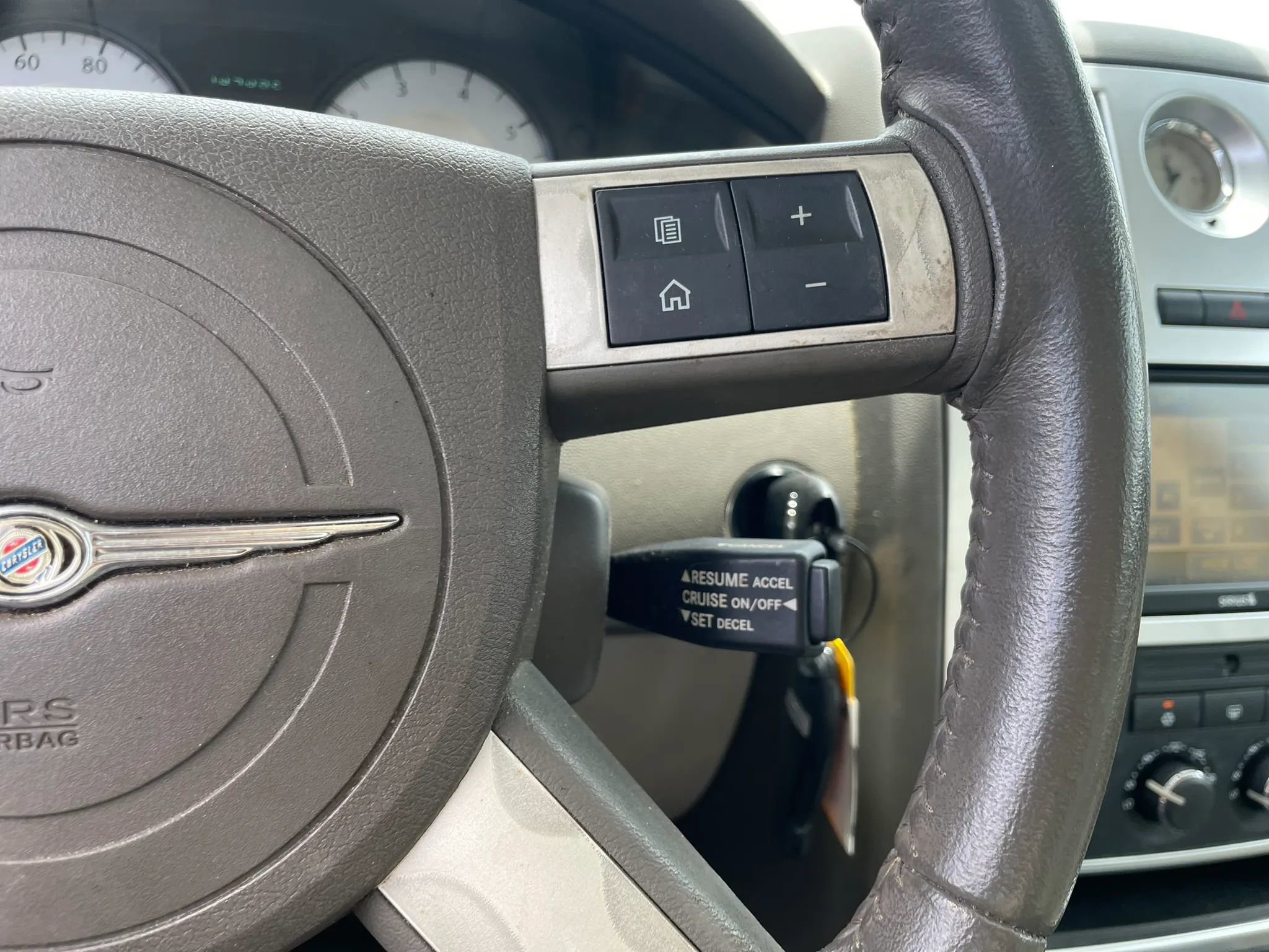 Used 2010 Chrysler 300 Touring RWD image 14
