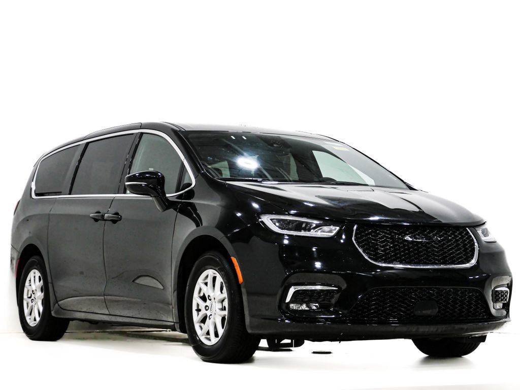 Used 2025 Chrysler Pacifica Select FWD image 1