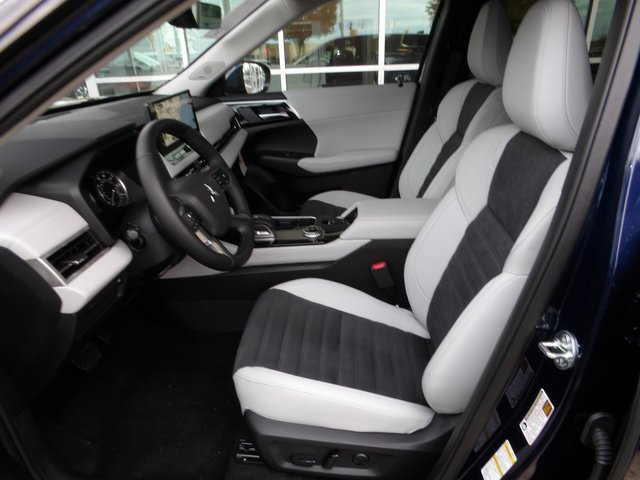 New 2025 Mitsubishi Outlander SE image 15