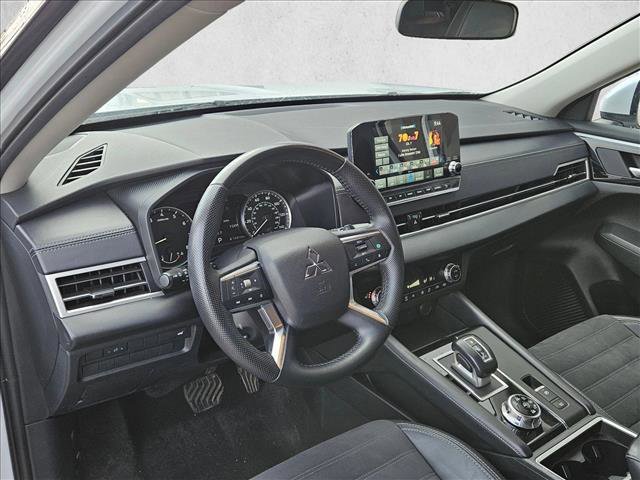 Used 2024 Mitsubishi Outlander SE image 10