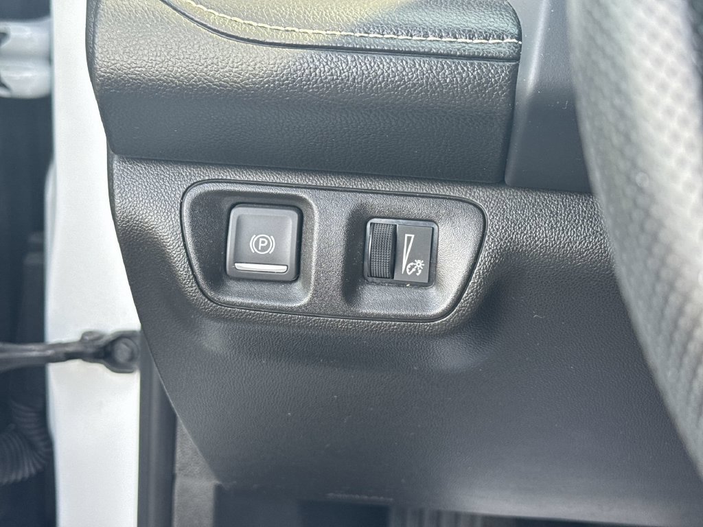 Used 2021 GMC Acadia SLE w/ Driver Convenience Package FWD image 18