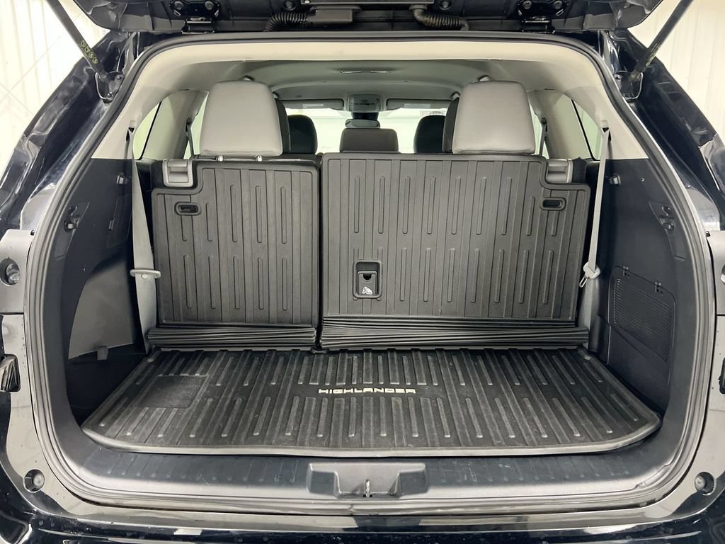 Used 2022 Toyota Highlander L FWD image 24