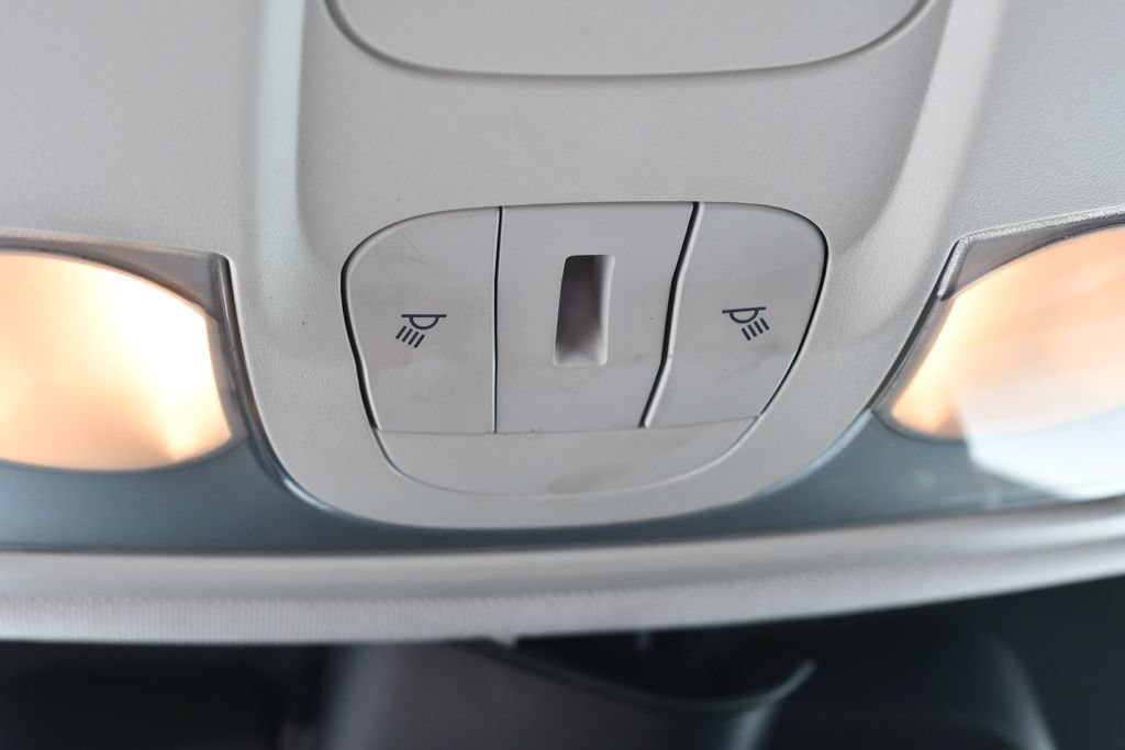 Used 2017 Jeep Renegade Latitude AWD/4WD image 36