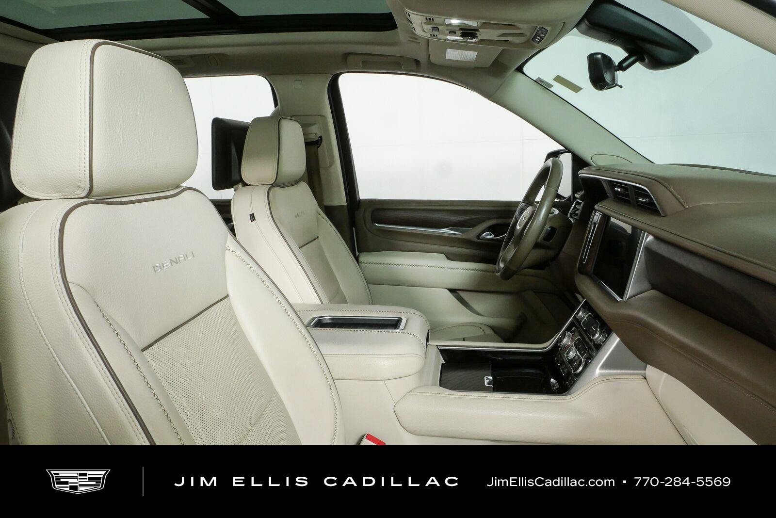 Used 2021 GMC Yukon XL Denali w/ Denali Premium Package RWD image 25
