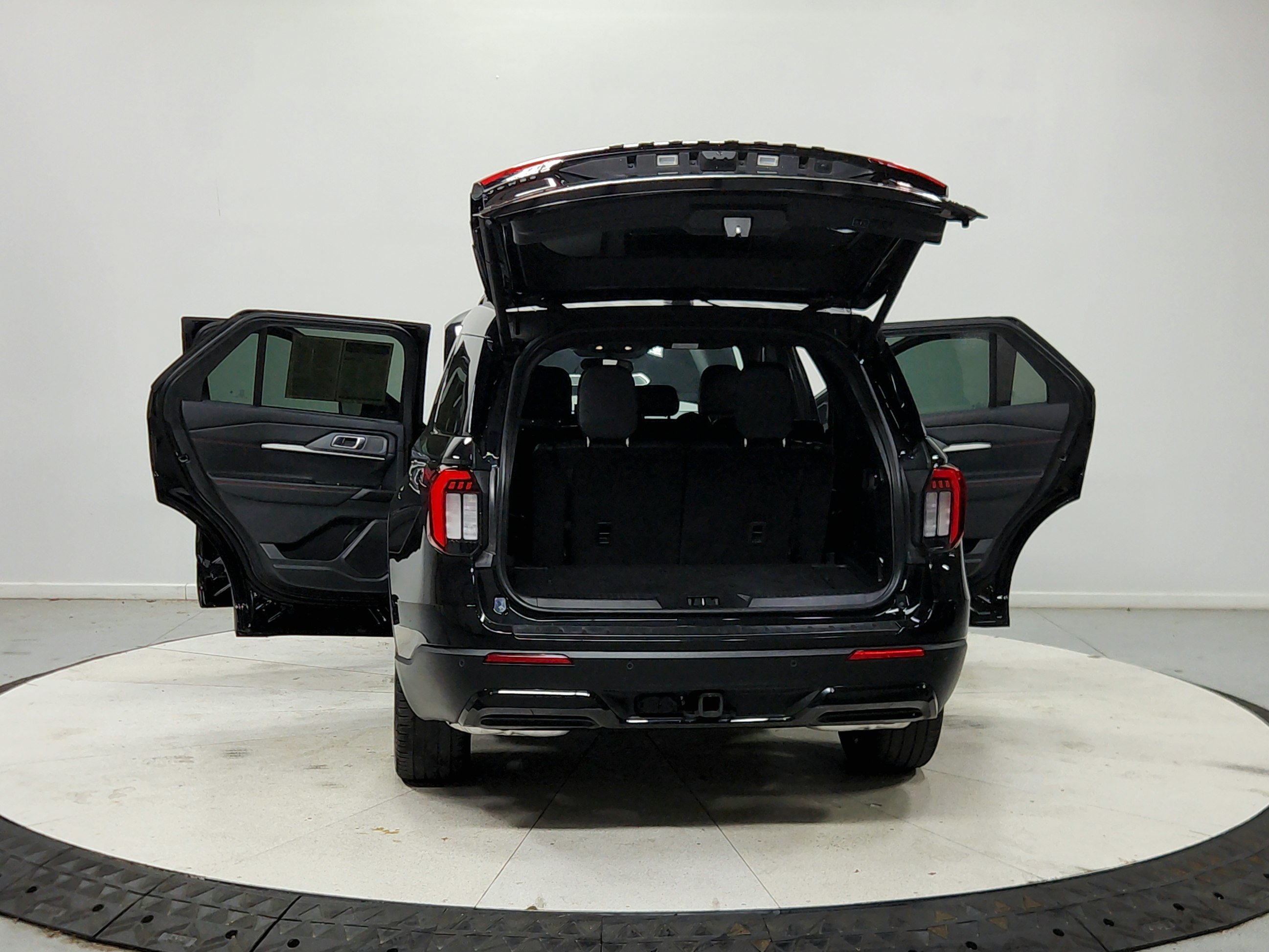 Used 2025 Ford Explorer ST-Line w/ ST-Line Street Pack AWD/4WD image 15