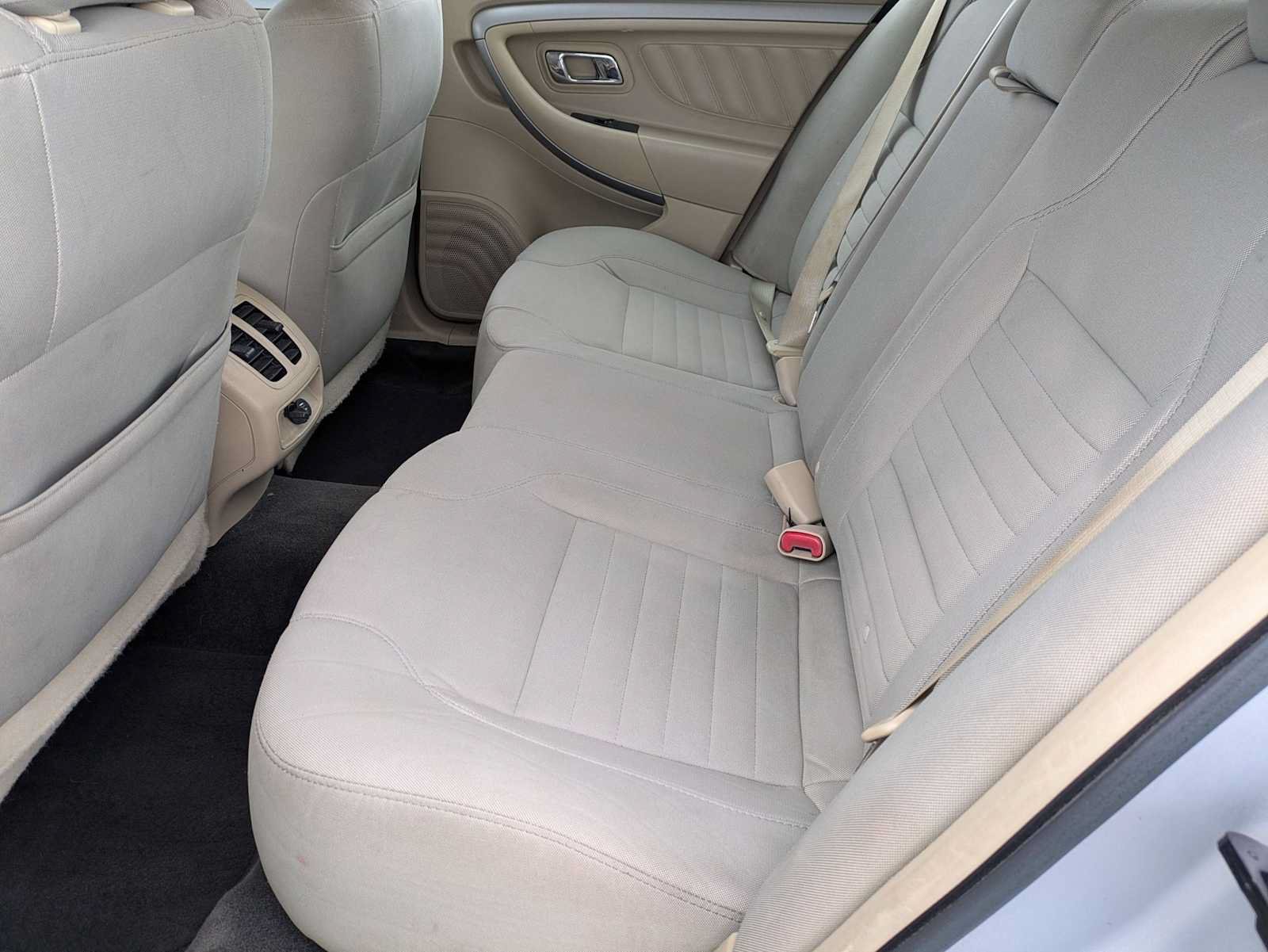 Used 2017 Ford Taurus SE FWD image 18