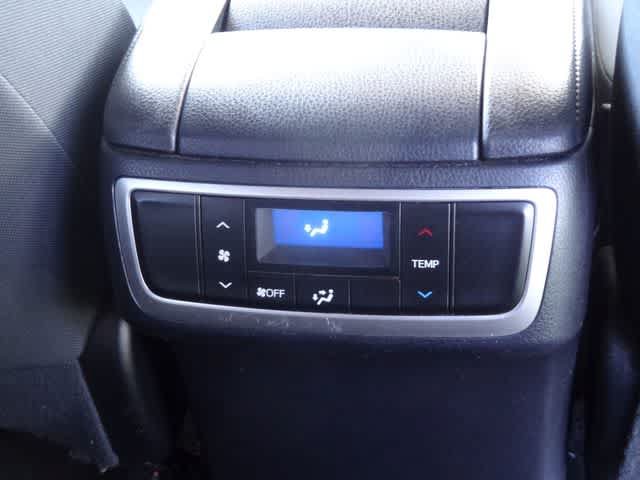 Used 2019 Toyota Highlander LE AWD/4WD image 11