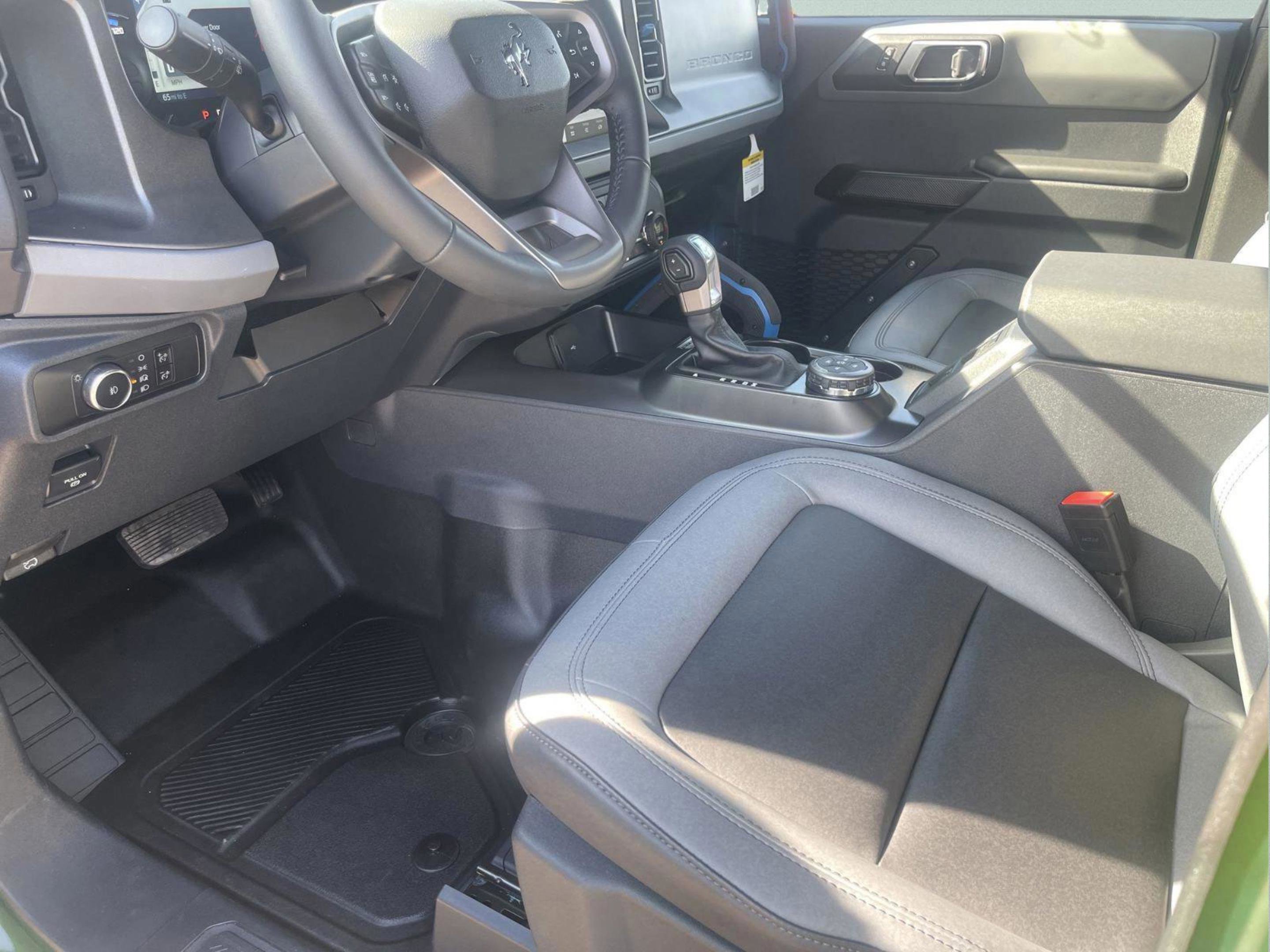 New 2024 Ford Bronco Black Diamond w/ Sasquatch Package image 28