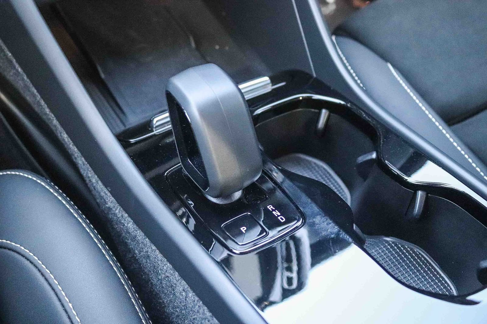 Used 2023 Volvo XC40 Recharge Plus AWD/4WD image 25