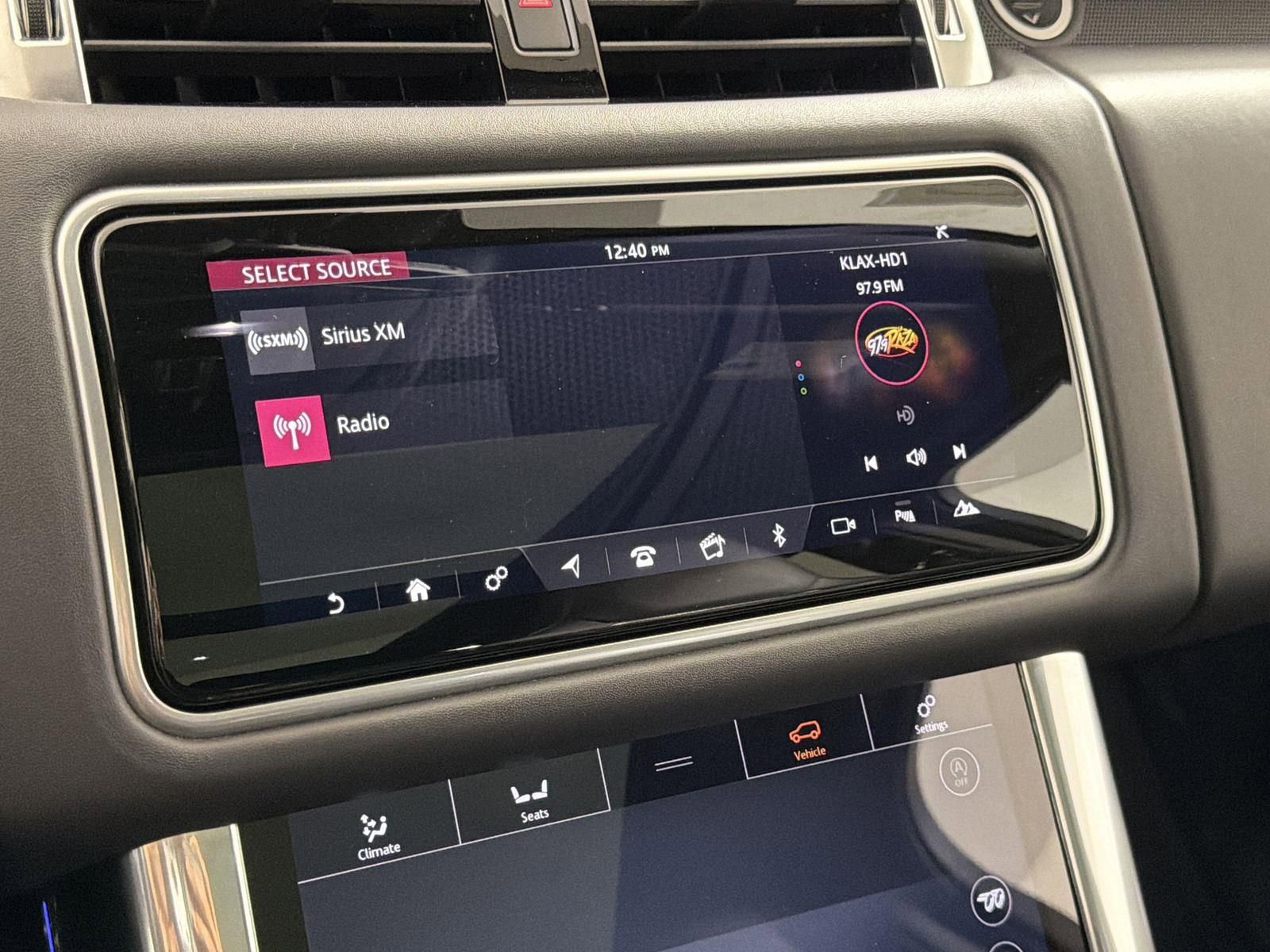 Used 2020 Land Rover Range Rover Sport SVR image 18