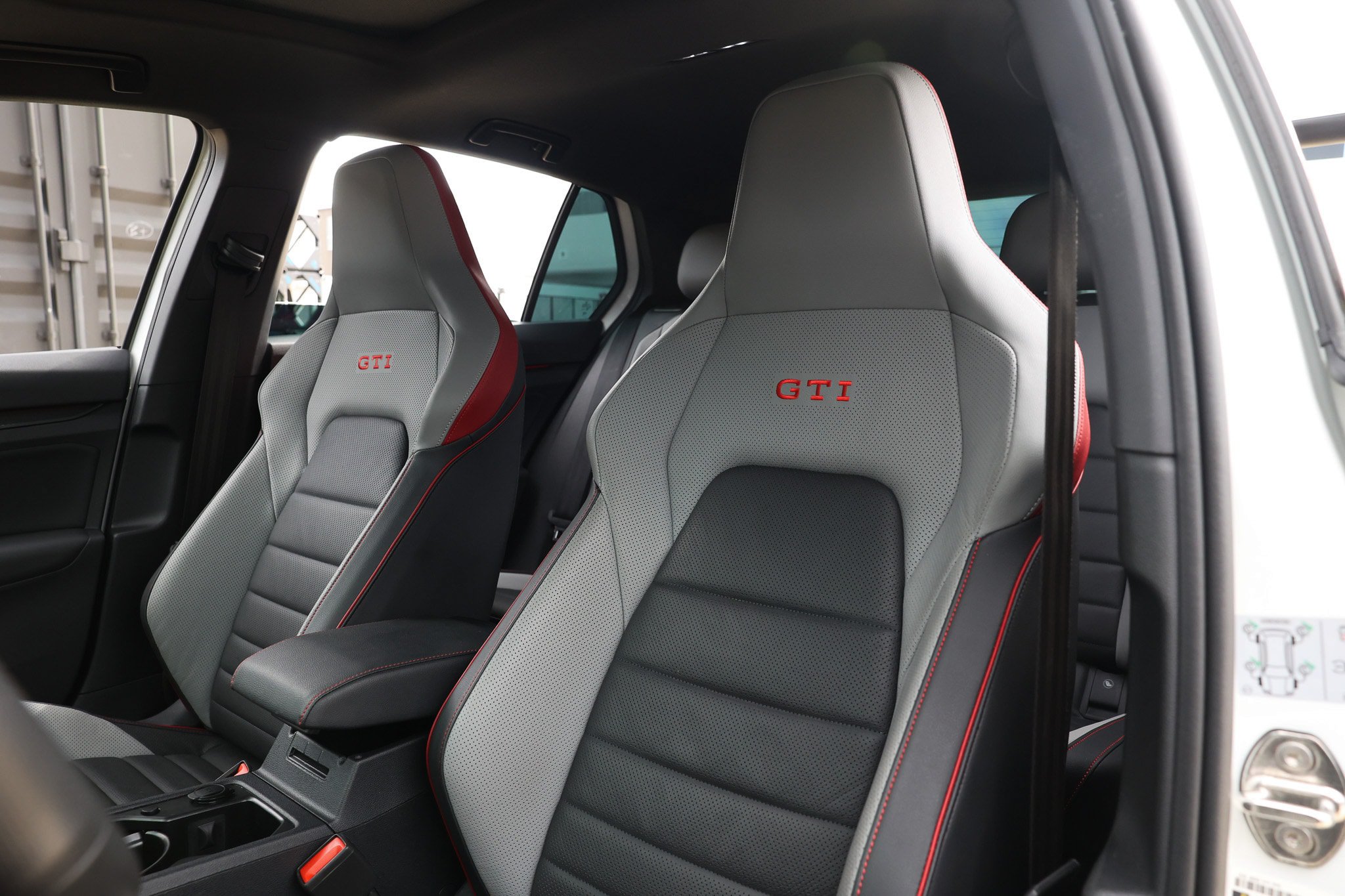 Used 2024 Volkswagen GTI SE FWD image 10
