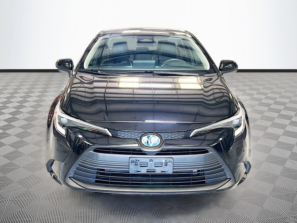 Used 2024 Toyota Corolla LE FWD image 2