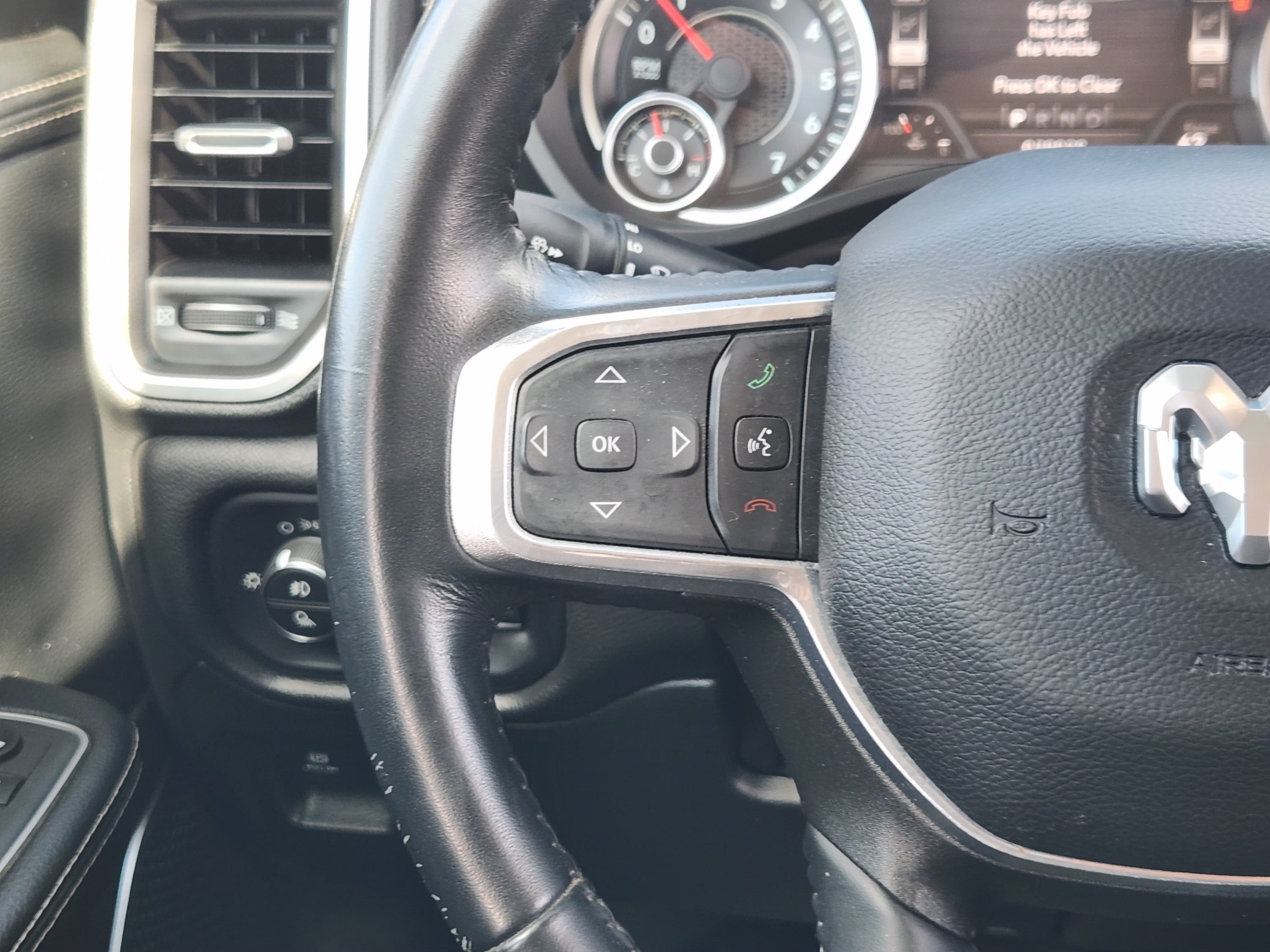 Used 2022 RAM 1500 Laramie AWD/4WD image 28