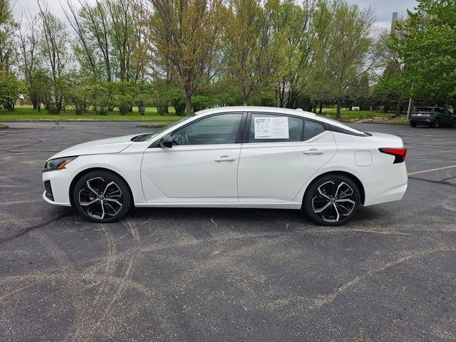 Used 2024 Nissan Altima 2.5 SR FWD image 2