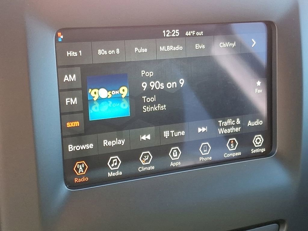 Used 2019 Jeep Cherokee Latitude Plus image 17