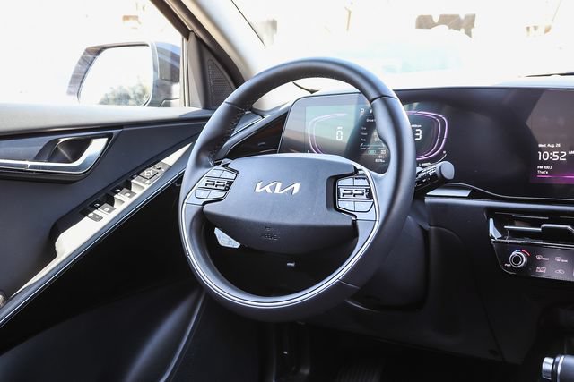 Certified 2025 Kia Niro EX FWD image 17