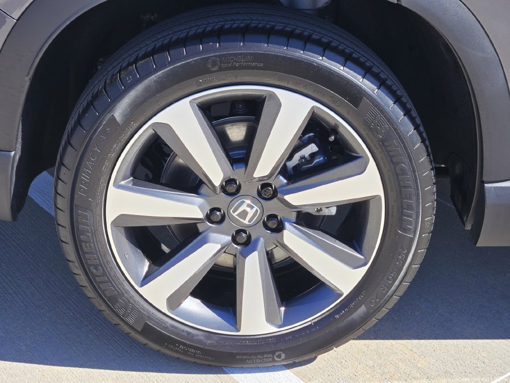 Certified 2025 Honda Pilot Touring image 10
