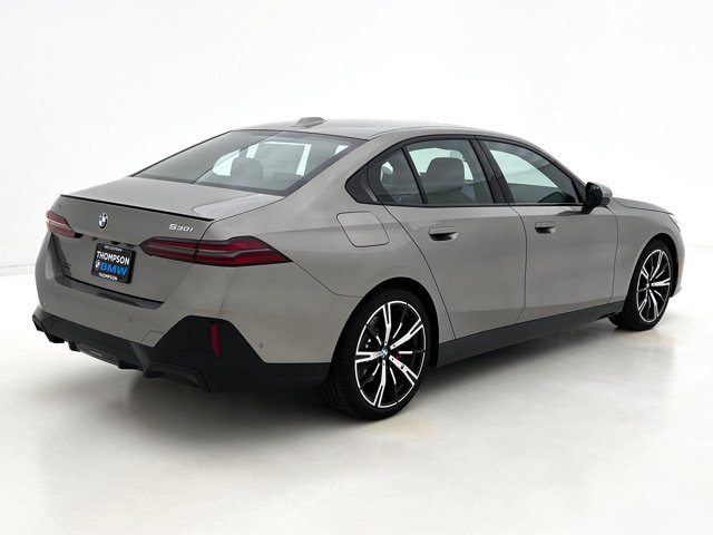 Used 2027 BMW 530i xDrive w/ M Sport Package AWD/4WD image 5