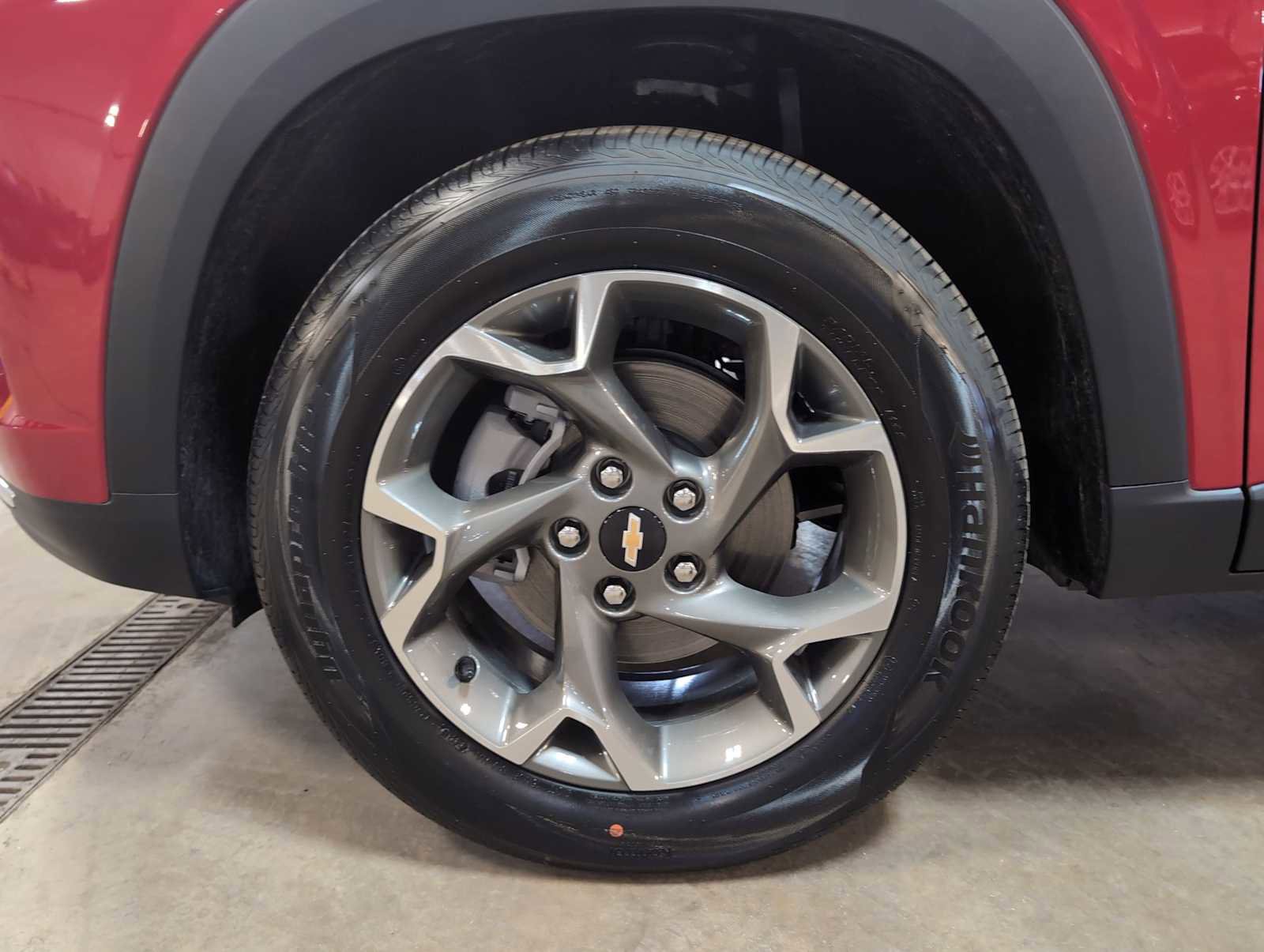 New 2026 Chevrolet Trax LT w/ Sunroof Package FWD image 32