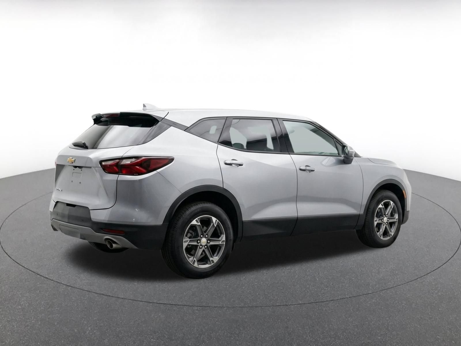 Used 2025 Chevrolet Blazer LT FWD image 8