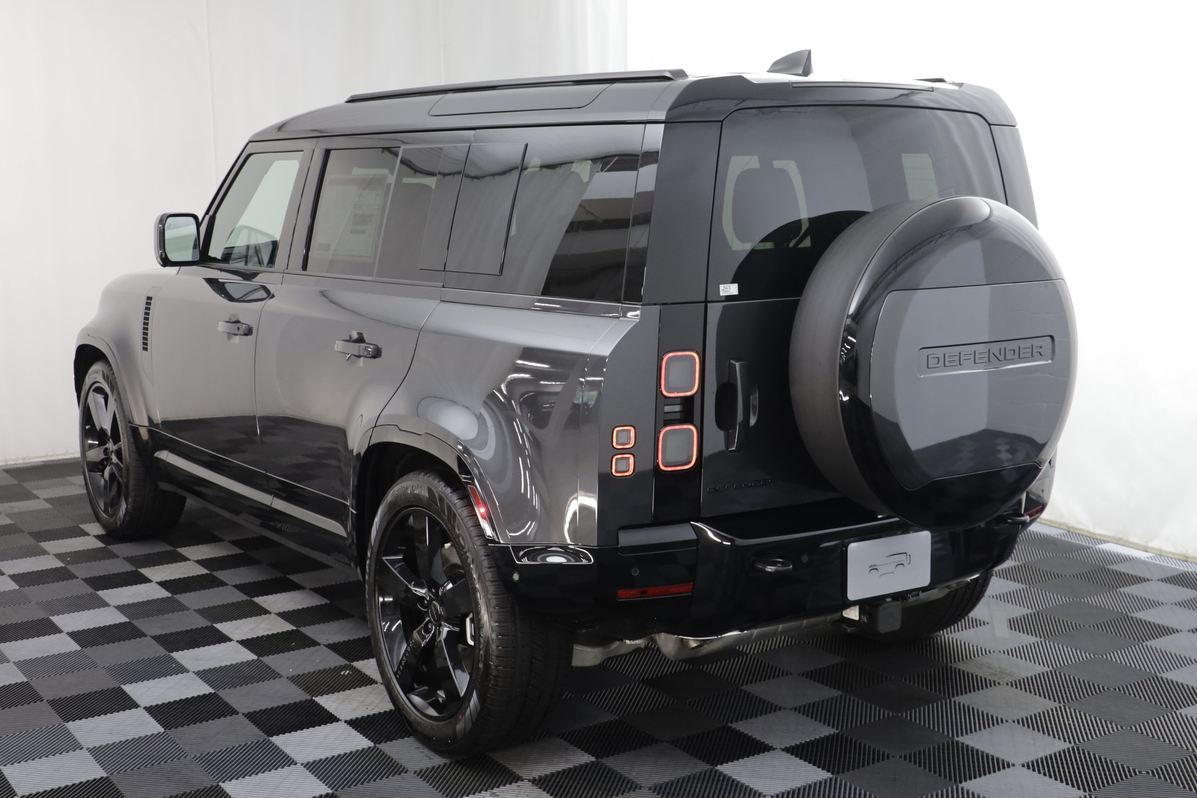 New 2026 Land Rover Defender 110 X-Dynamic SE AWD/4WD image 17