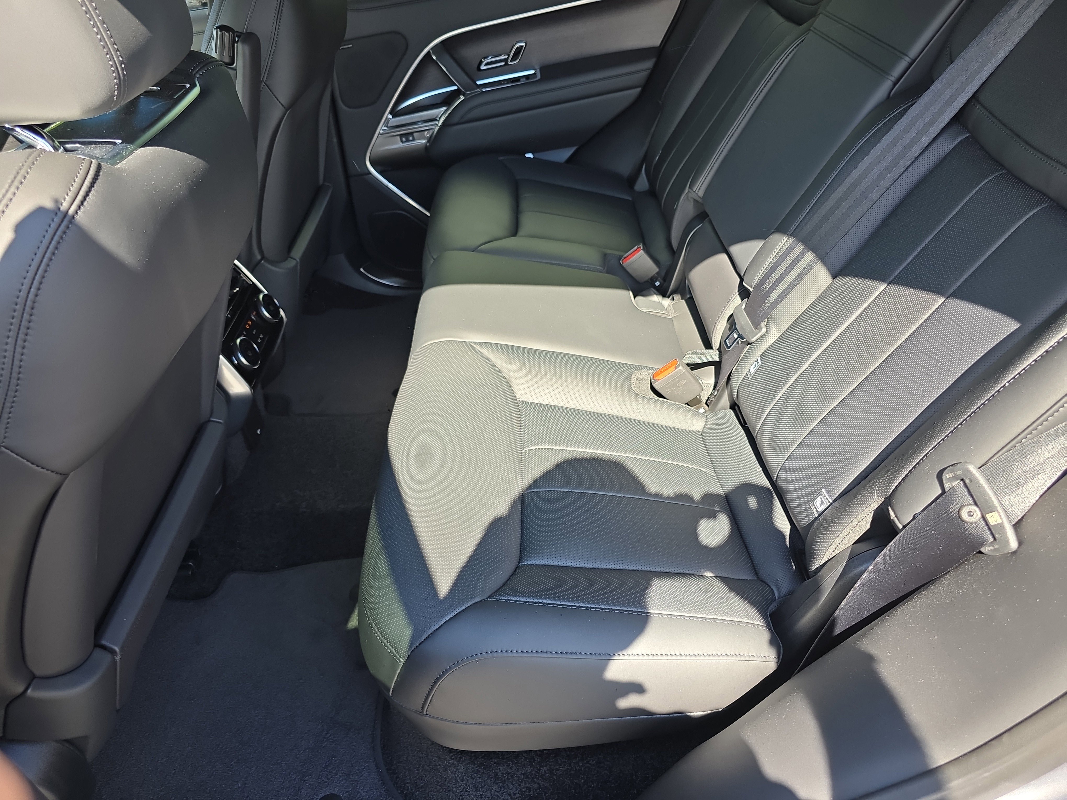 Certified 2026 Land Rover Range Rover SE AWD/4WD image 15