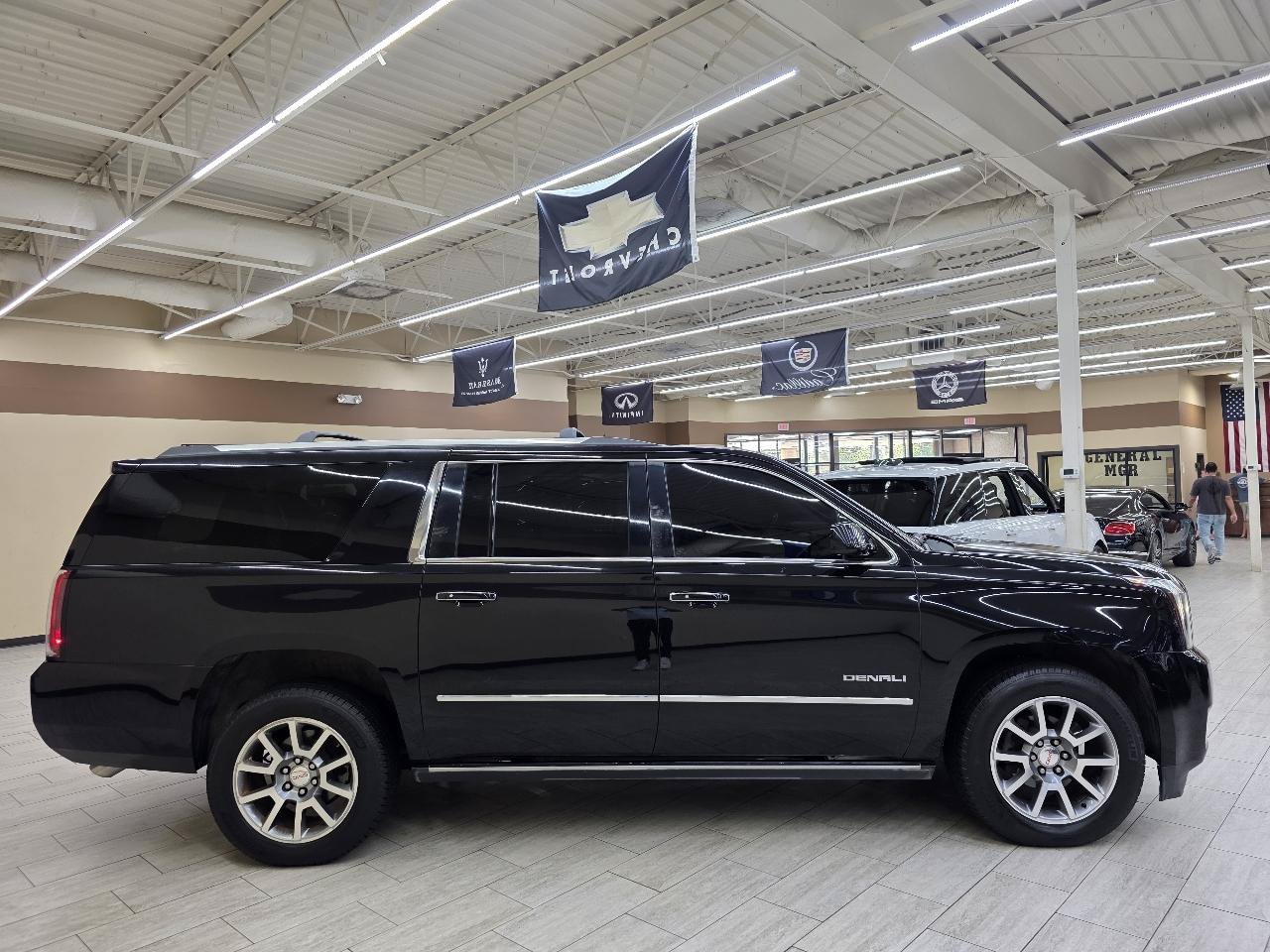 Used 2016 GMC Yukon XL Denali w/ Open Road Package AWD/4WD image 5