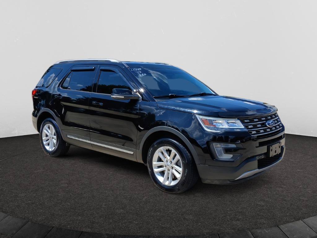Used 2017 Ford Explorer XLT w/ Equipment Group 202A FWD image 1