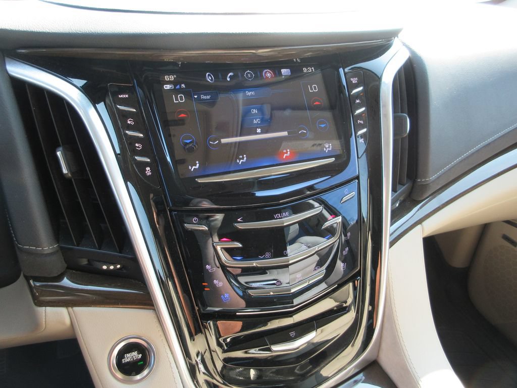 Certified 2020 Cadillac Escalade Premium Luxury AWD/4WD image 34