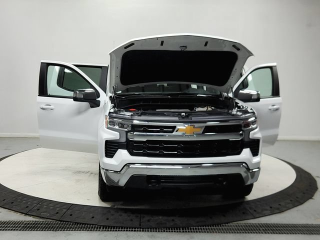 Used 2025 Chevrolet Silverado 1500 LT w/ Work Truck Package AWD/4WD image 11