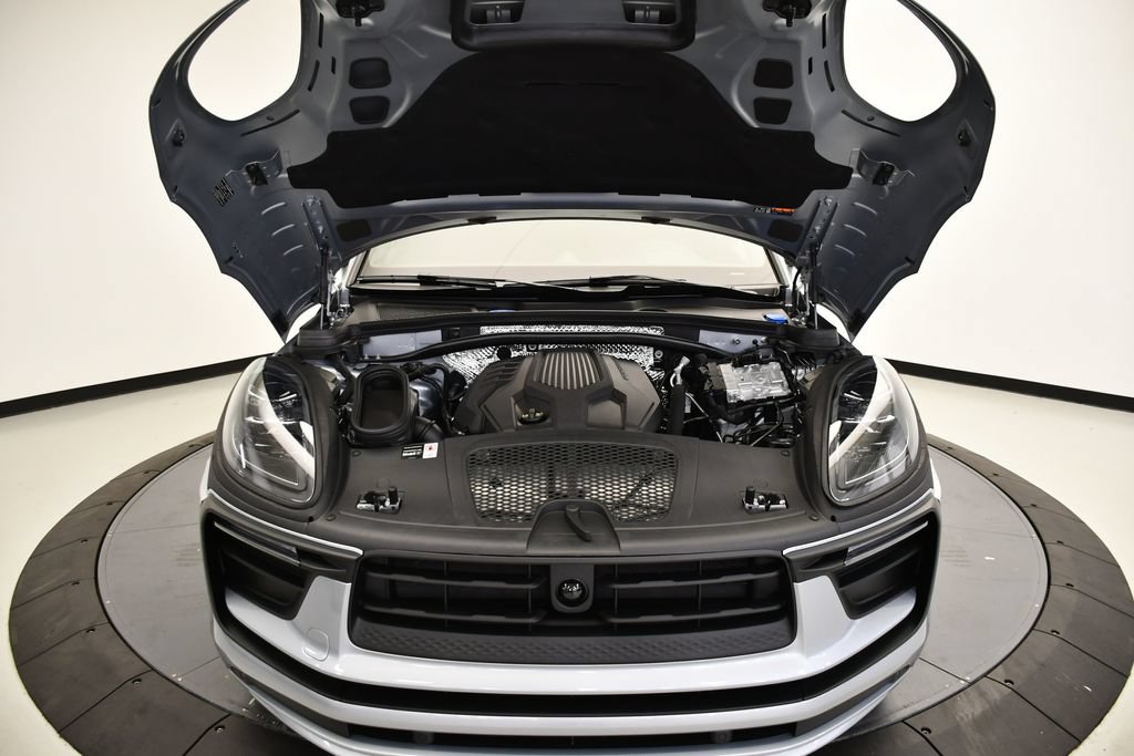 Certified 2026 Porsche Macan AWD/4WD image 13