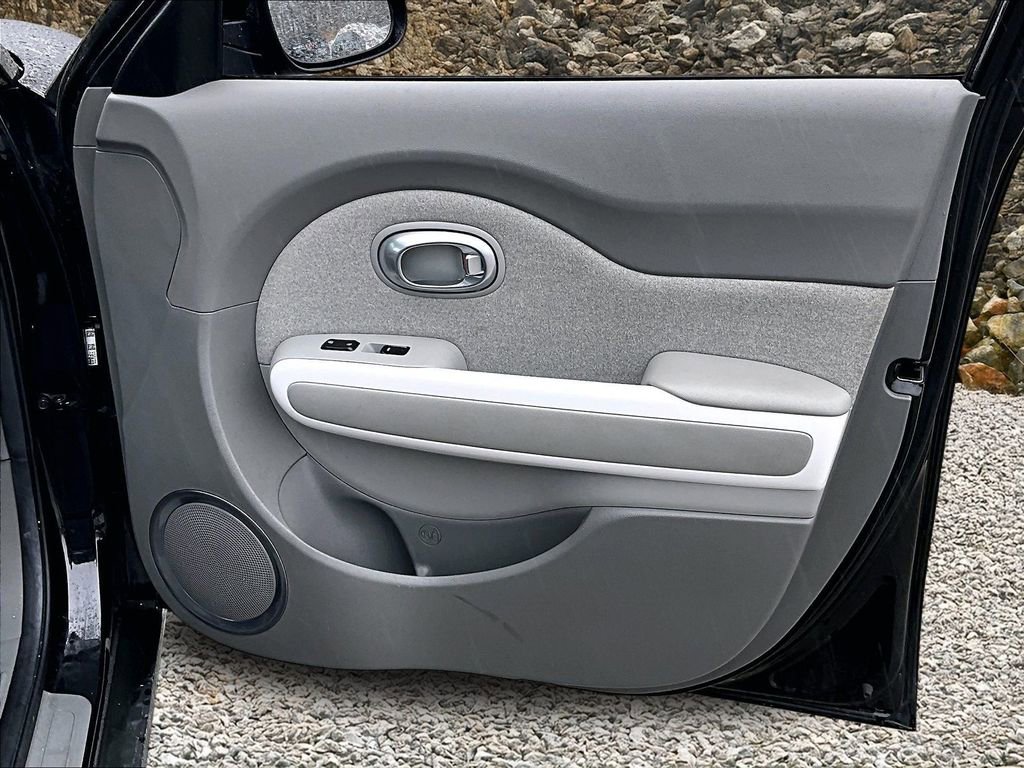 Used 2017 Kia Soul EV image 18