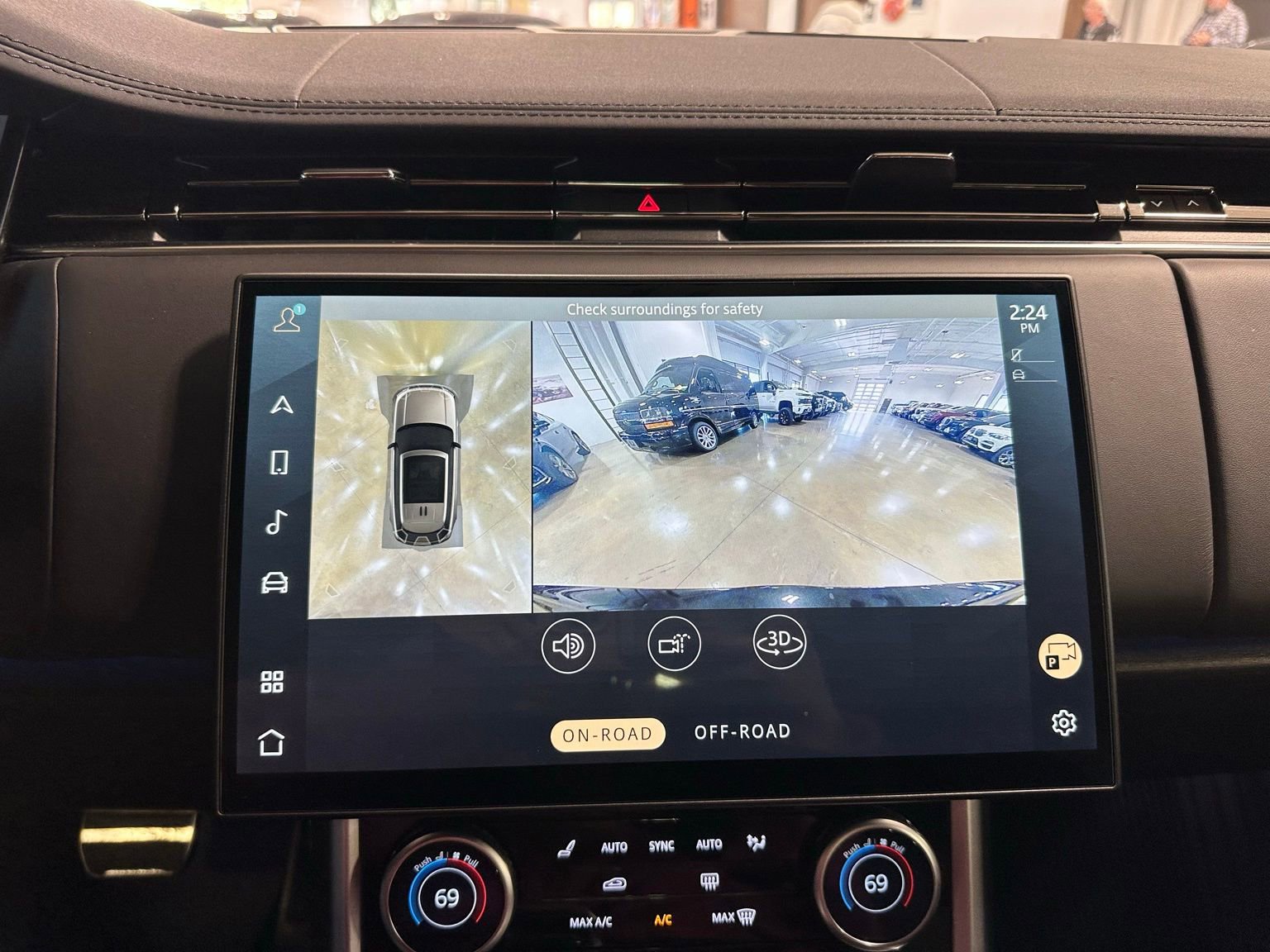 Used 2023 Land Rover Range Rover SE image 24