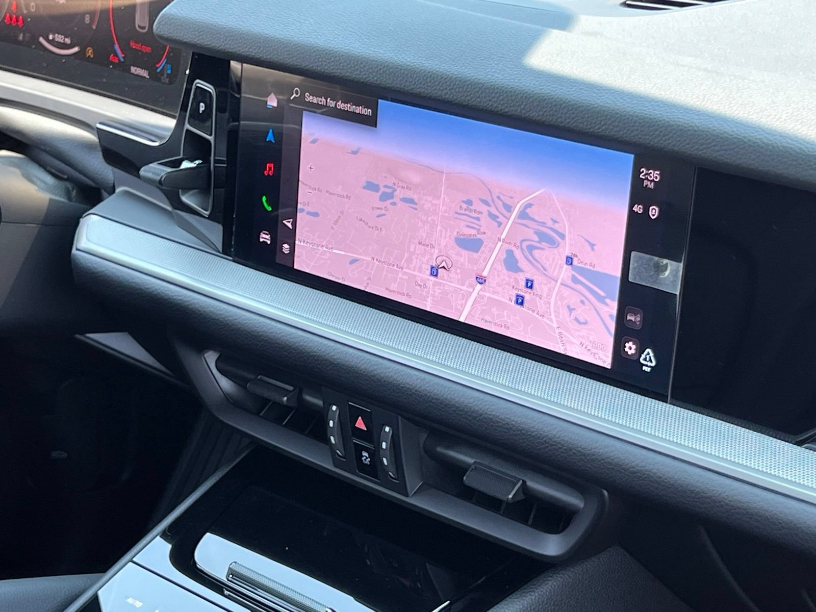 Certified 2025 Porsche Cayenne AWD/4WD image 37