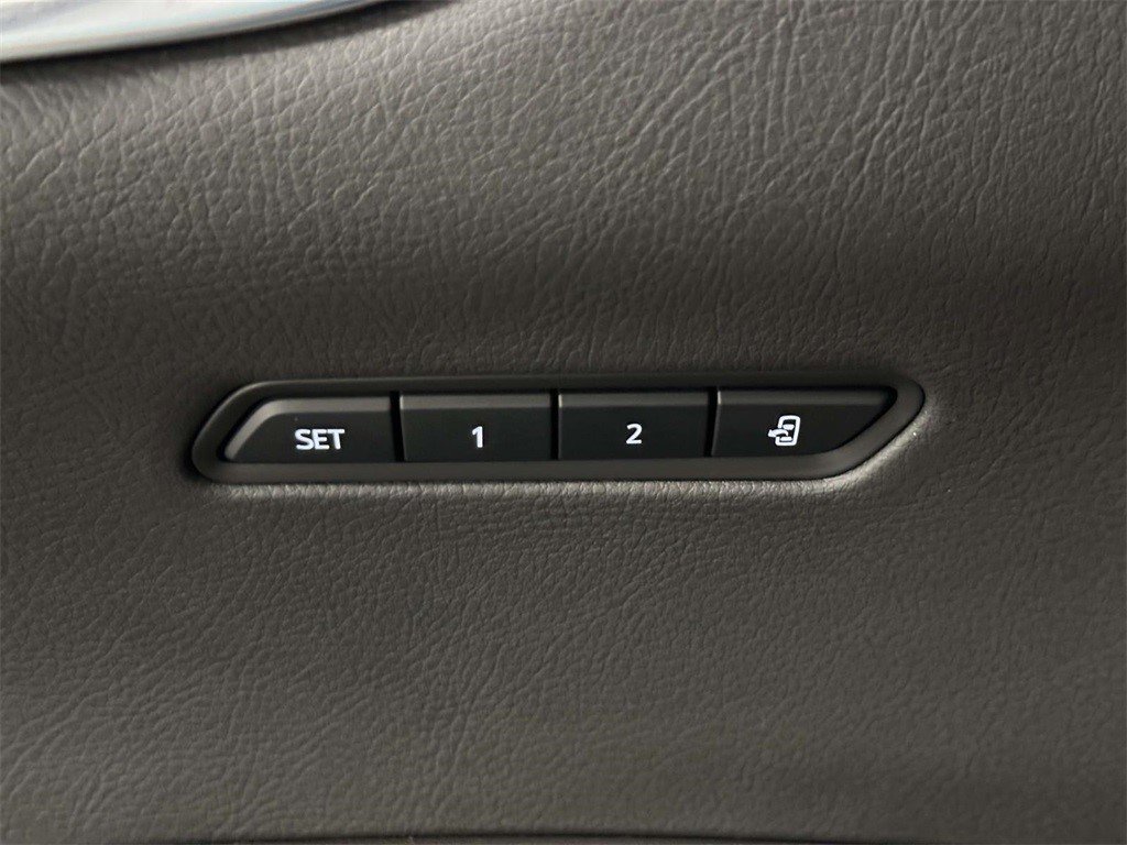 Certified 2024 Cadillac XT6 Luxury image 19