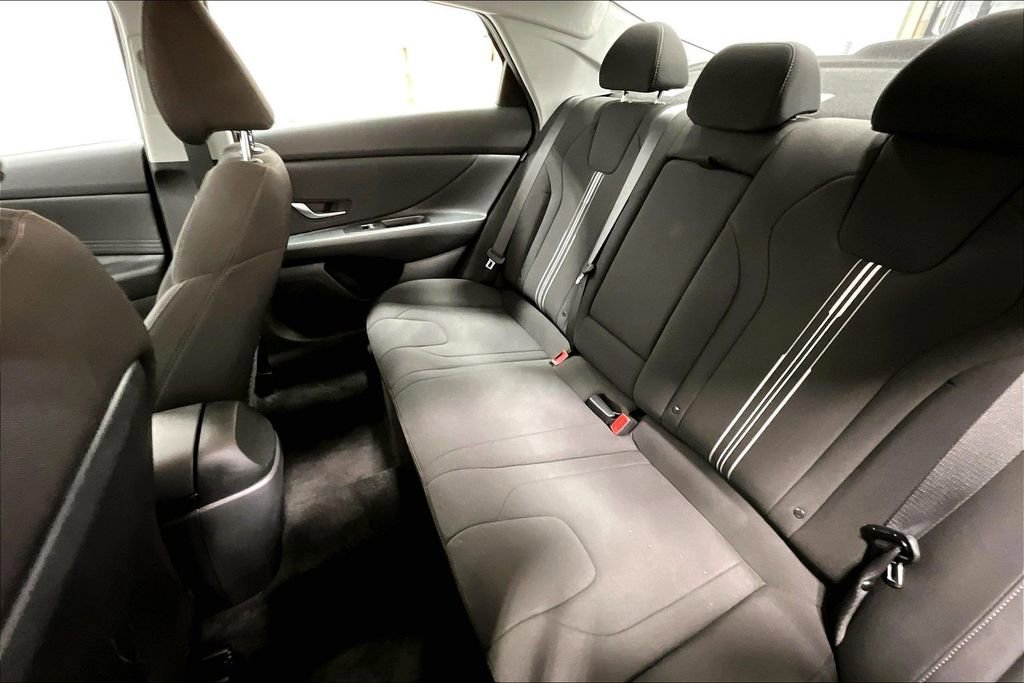 Certified 2025 Hyundai Elantra SEL image 34