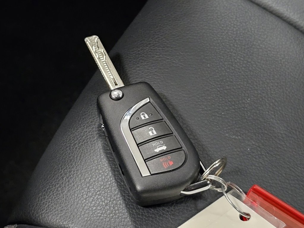 Used 2024 Toyota Camry SE image 32