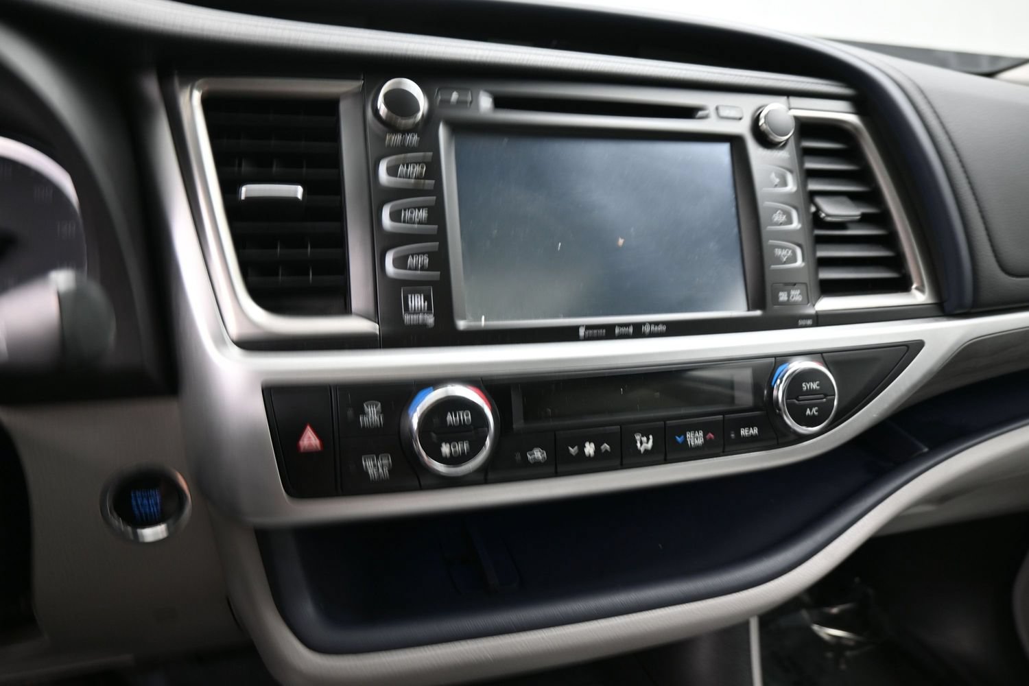 Used 2017 Toyota Highlander Limited w/ Protection Package #3 AWD/4WD image 15