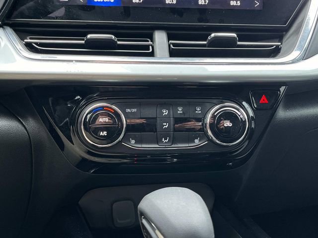 Certified 2025 Chevrolet Trax LT w/ LT Convenience Package image 32