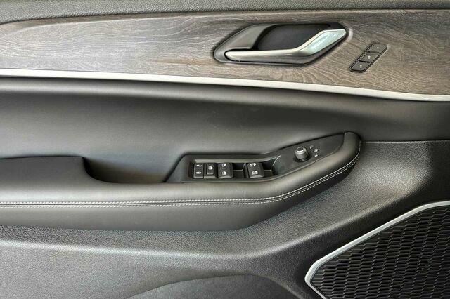 New 2026 Jeep Grand Cherokee Limited w/ Limited Altitude Package AWD/4WD image 8