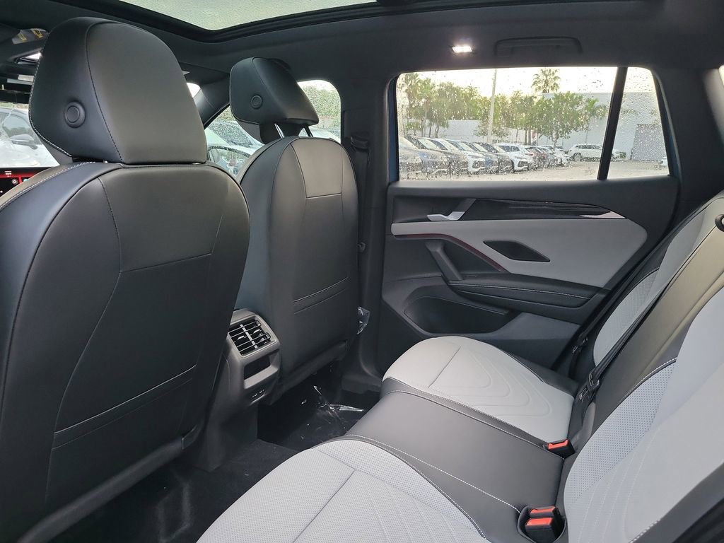 New 2026 Volkswagen Tiguan SE R-Line image 5