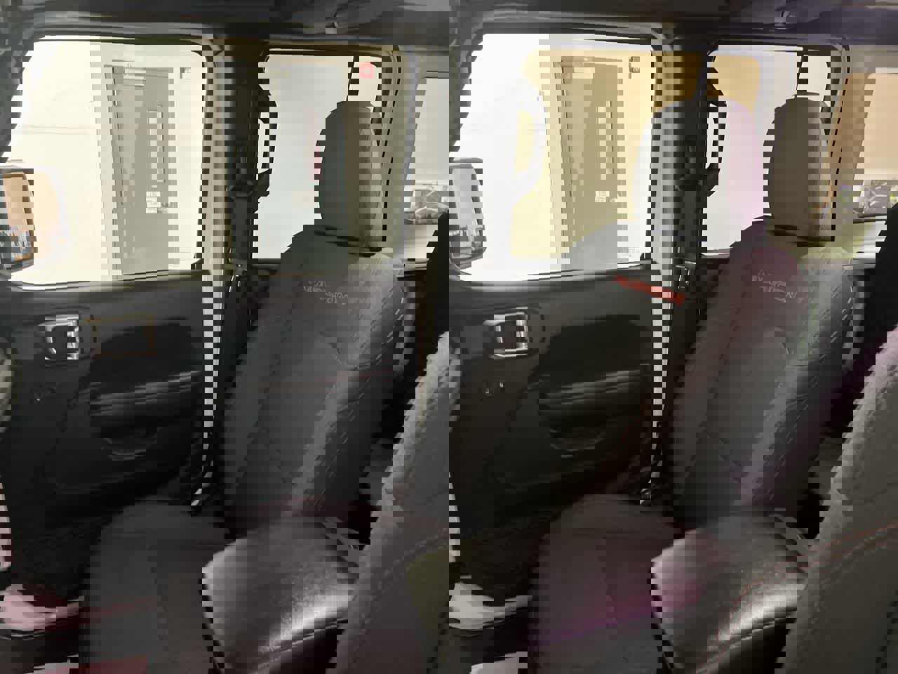 Used 2024 Jeep Wrangler Unlimited Rubicon image 25