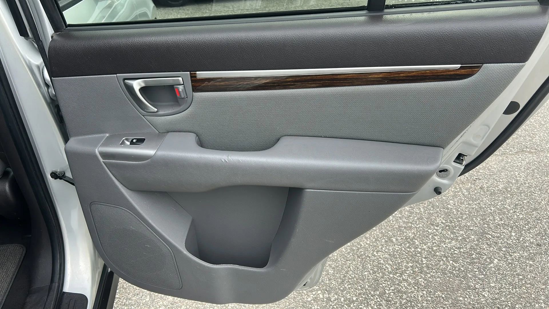 Used 2012 Hyundai Santa Fe GLS FWD image 13
