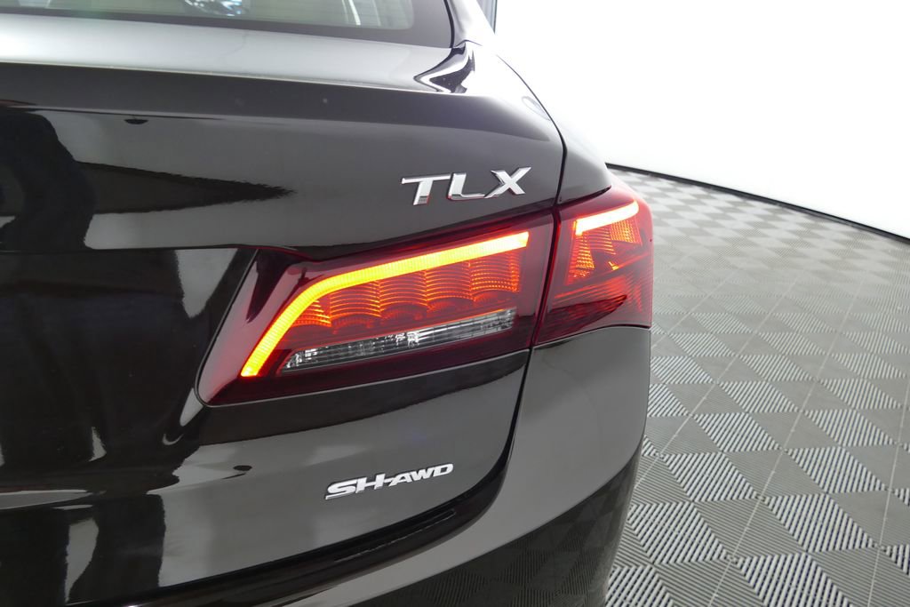 Used 2017 Acura TLX V6 SH-AWD w/ Technology Pkg image 2