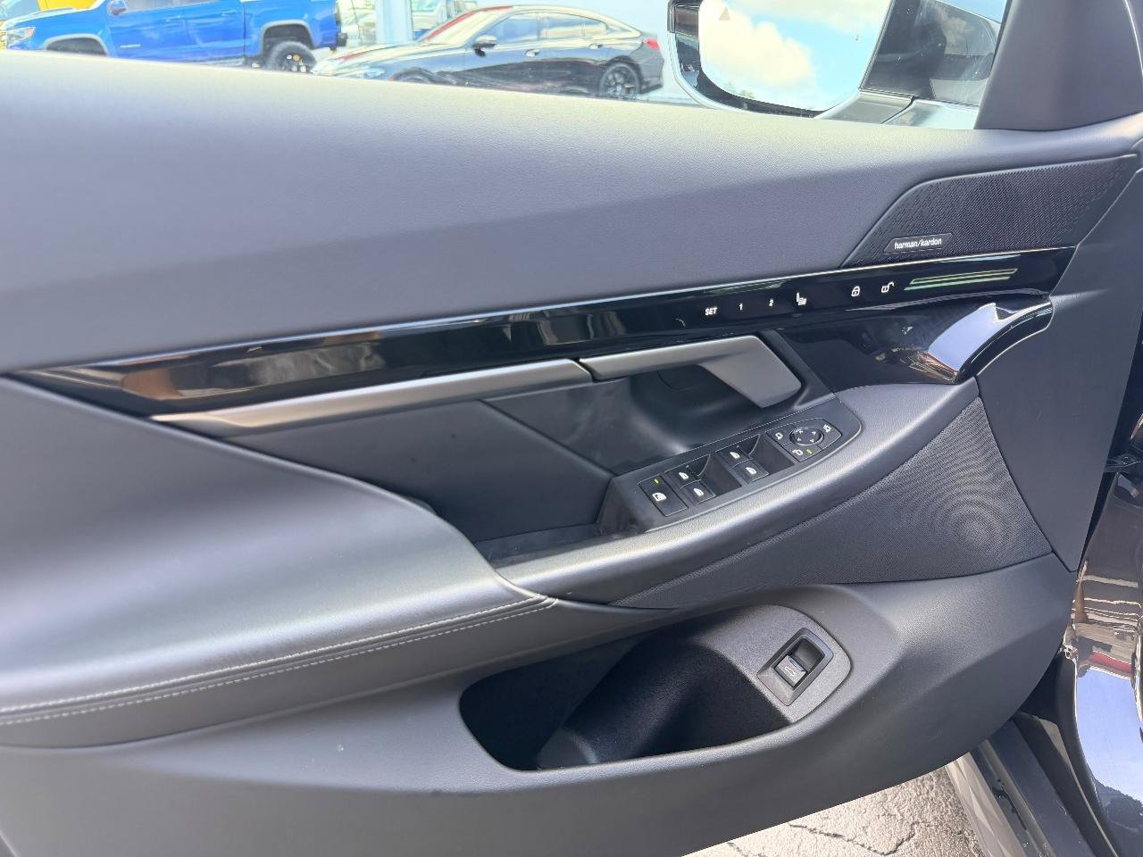 Used 2025 BMW 530i RWD image 21