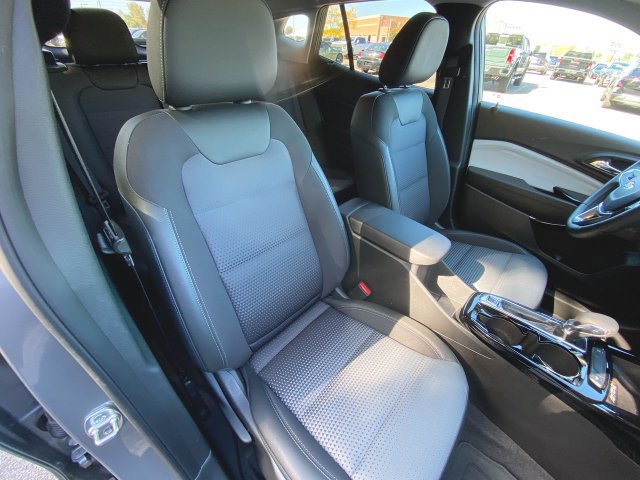 Used 2025 Chevrolet Trax LT w/ Sunroof Package FWD image 27